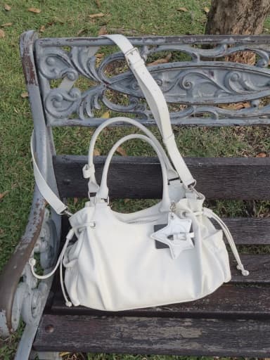 Korean Niche Design Drawstring Shoulder Bag, Fashionable and Versatile, Large Capacity Commuter Tote Bag, High-End Crossbody Bag for Women