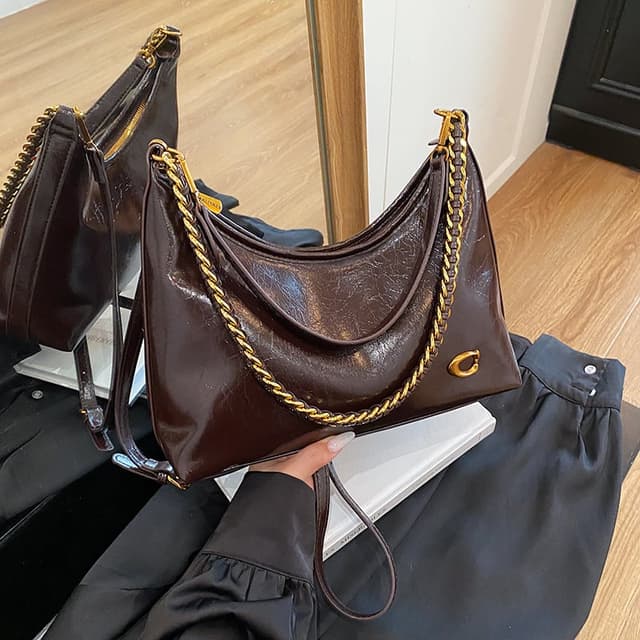 Spring New Style Handheld French Oil Wax Leather Shoulder Bucket Crossbody Underarm Women's Large Capacity Versatile Bag