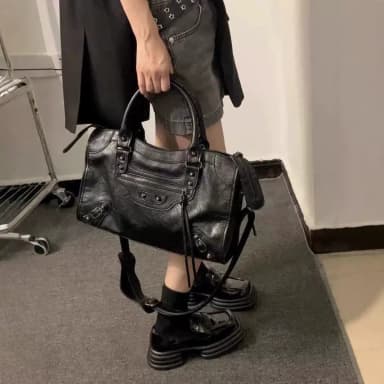Niche Design French Fashion Studded Biker Bag Abg Spicy Girl High-End Large-Capacity Shoulder Crossbody Handbag