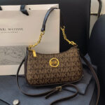 This year's popular bag women's new high-end underarm bag fashion shoulder chain small square bag niche messenger bag