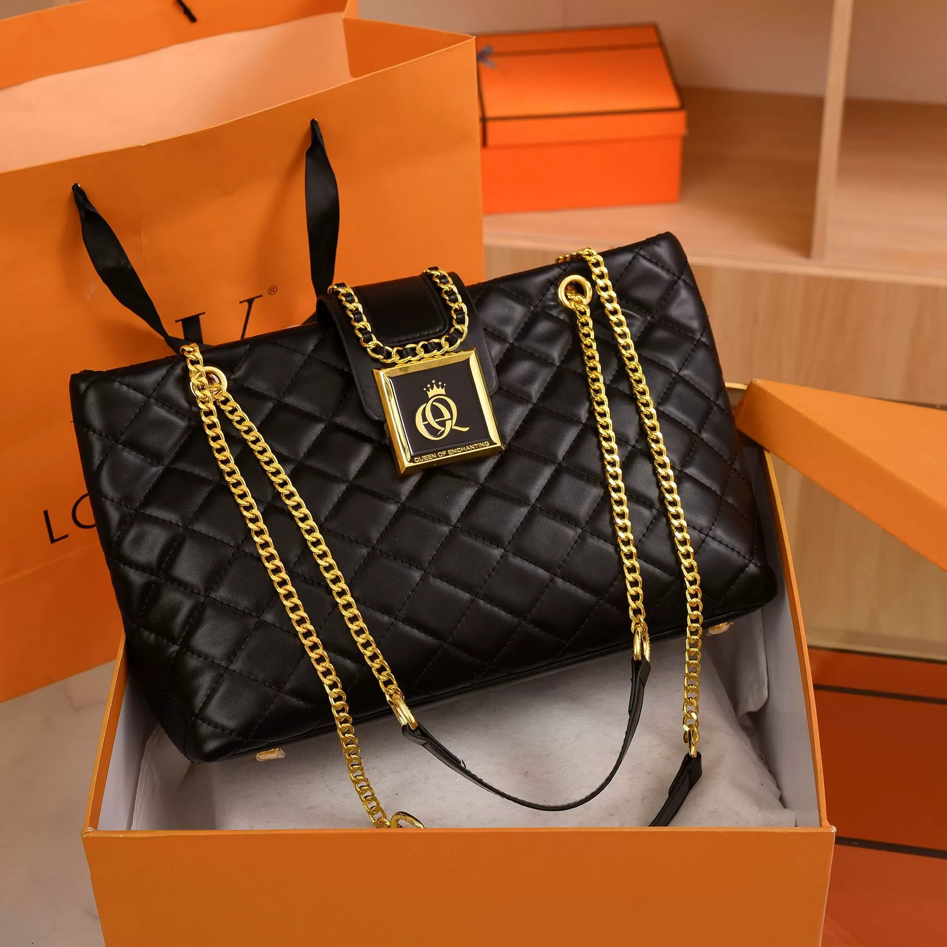 O1CN01mGZ6Wx1Lhe4yPOCZu_2214150501331-0-cib.webp New Summer Live Broadcast Popular One-Shoulder Quilted Chain Large Capacity Simple Fashion Women's Bag - Image 1