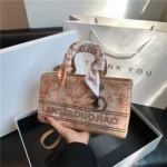 Cross-border high-looking handbag for women  new popular niche design Diana bag embroidered shoulder messenger bag - Image 3