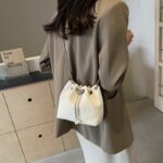 Niche Design Handheld Small Bag for Women  Summer New Fashion Style Chain Crossbody Bag Commuter Bucket Bag - Image 2