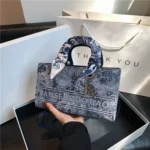 Cross-border high-looking handbag for women  new popular niche design Diana bag embroidered shoulder messenger bag