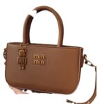 This year's popular high-end feeling hand carrying small bag women's new simple portable shoulder messenger bag small square bag tide - Image 5